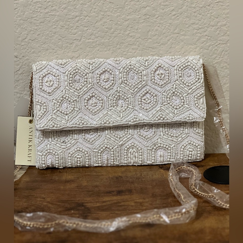 Antik Kraft White Beaded Clutch w/ Gold Chain Included